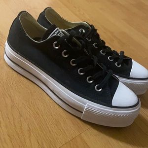 Brand new platform converse size 7.5